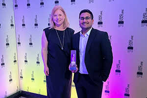 Sidharth Gupta (rechts) nahm die Auszeichnung für "London out of time" entgegen (Foto: Fedrigoni)