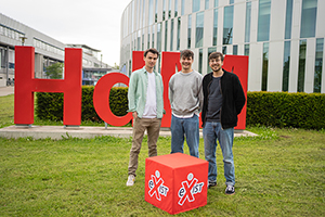 Daniel Grootz, Martin Hübsch und Jan Hoydem haben das 3000ste Stipendium erhalten (von links)