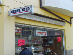 Ein Zeitschriftenladen in Eupen: Zwischen lokalem 'Grenz-Echo' und dem 'Spiegel' aus Deutschland