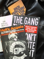 Hell's Angels on the road, betwixt and between: Literatur über die Motorradgang und anverwandte Sujets (Foto: Oliver Zöllner)