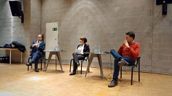 Es diskutierten (v.l.n.r.): Prof. Dr. Gary S. Schaal, Helmut-Schmidt-Universität der Bundeswehr Hamburg; Katharina Thoms, SWR, Moderatorin; Prof. Dr. Oliver Zöllner, HdM Stuttgart (Foto: Rebecca Beiter, Landeszentrale für politische Bildung Baden-Württemberg)