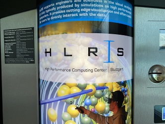Der Vortrag fand am Höchstleistungsrechenzentrum (HLRS) Stuttgart statt. Bereits der dortige Kaffeeautomat ist beeindruckend (Foto: Oliver Zöllner). Der Vortrag fand am Höchstleistungsrechenzentrum (HLRS) Stuttgart statt. Bereits der dortige Kaffeeautomat ist beeindruckend (Foto: Oliver Zöllner).