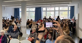 Die Beteiligung der Schülerinnen und Schüler des Hardtberg-Gymnasiums war großartig. Auch die Bonner Bürgerschaft beteiligte sich rege (Foto: Oliver Zöllner).